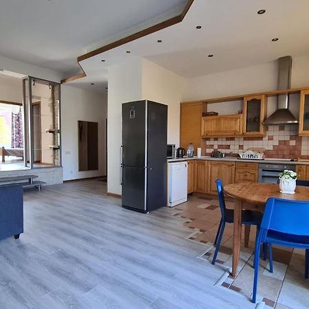 Spacious Condo 5 Min To Jurmala Beach Jūrkalne Exterior foto
